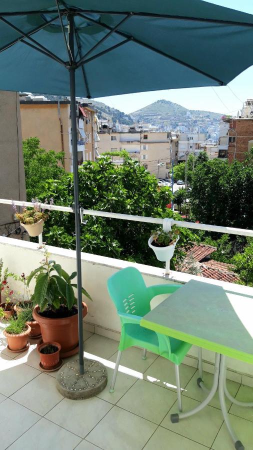 Sunny In Quiet Part Of Centre Apartment